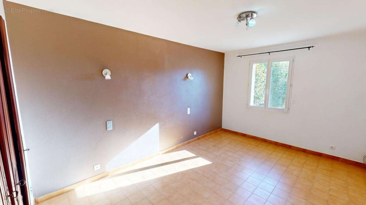 Maison à LE MUY