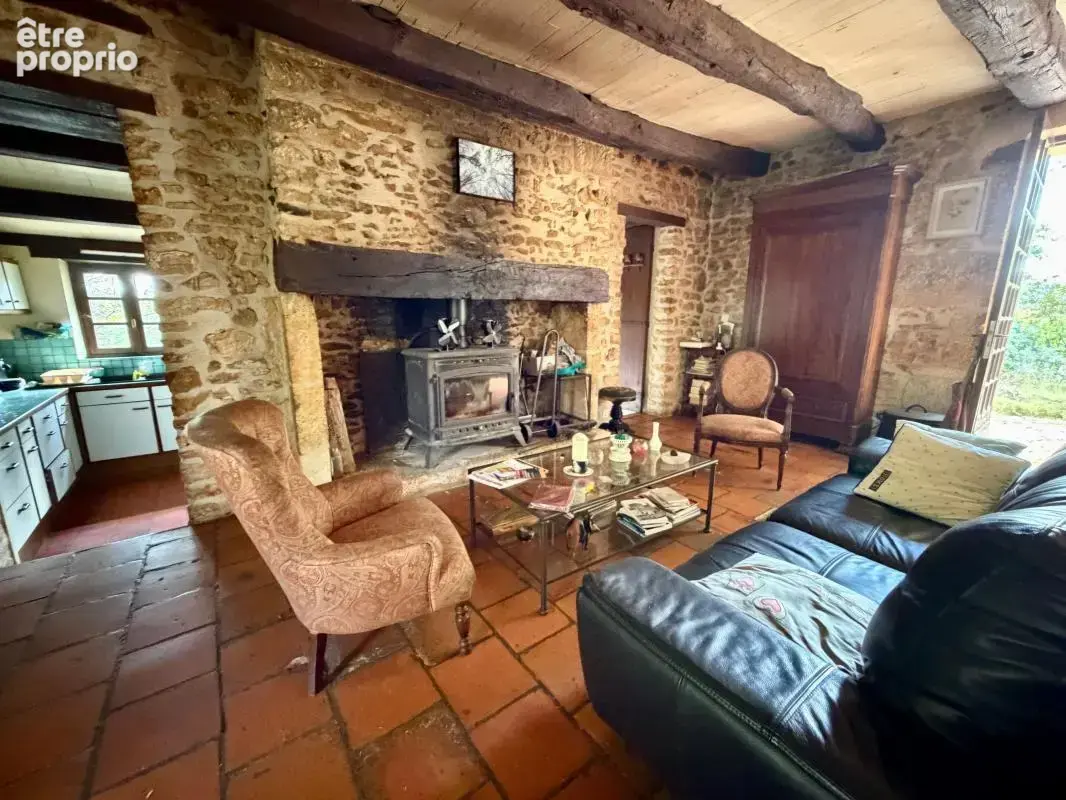 Maison en pierre, grange et dependance sur plus de 10 hectares sans voisinage - photo 5