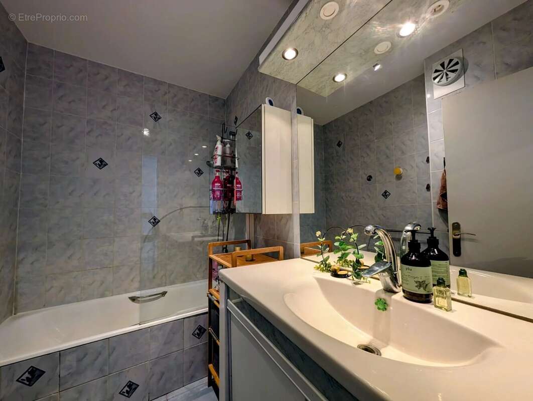 Appartement à LES CLAYES-SOUS-BOIS