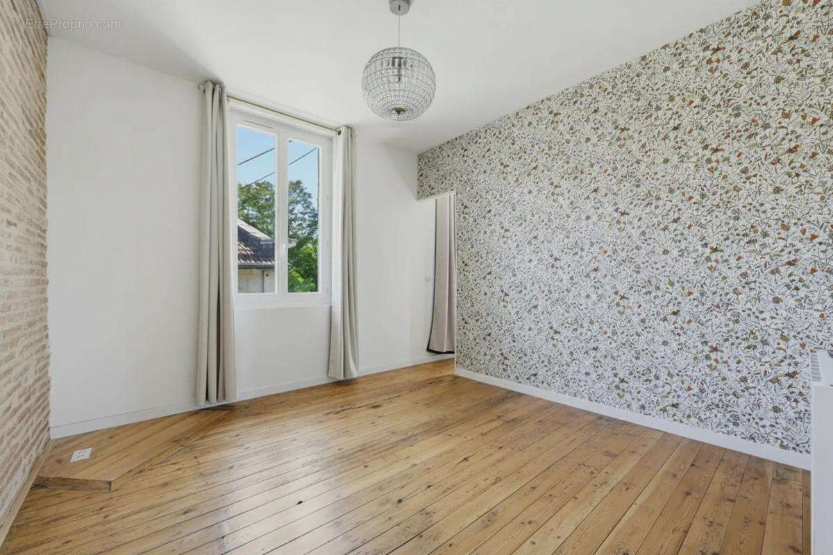 Maison de 6 pièces de 172 m² à Saint-Yzan-de-Soudiac - photo 8