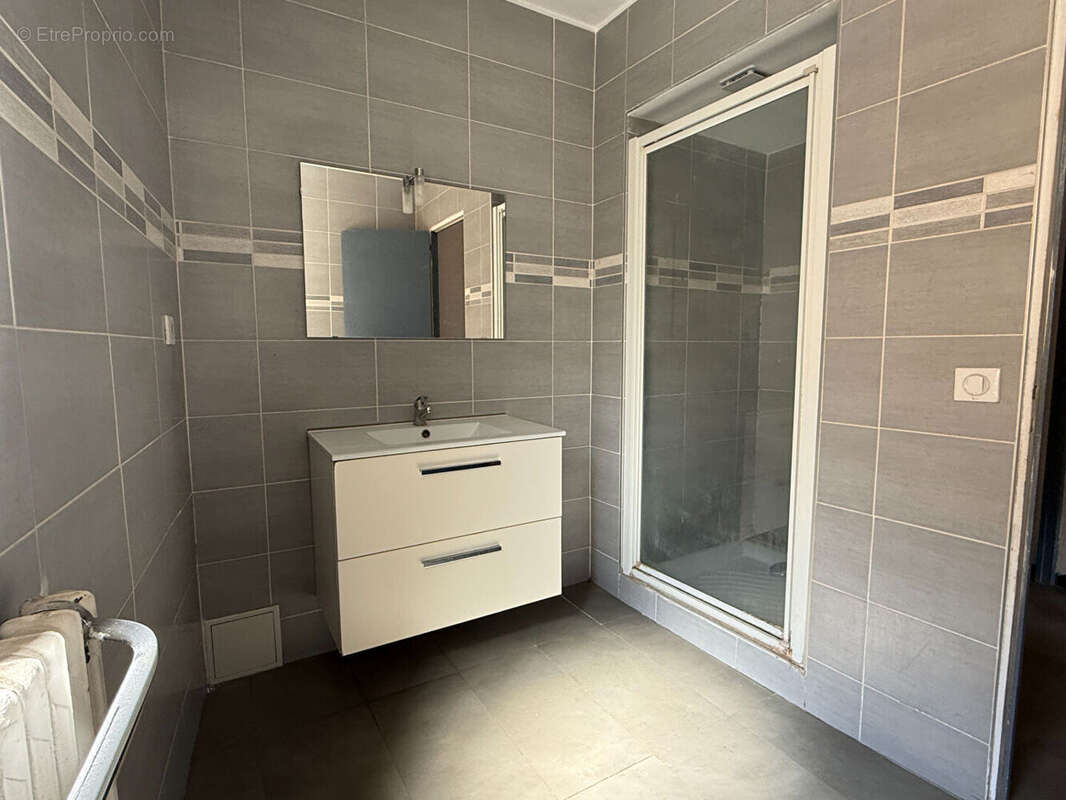 Maison à LA ROQUE-D'ANTHERON