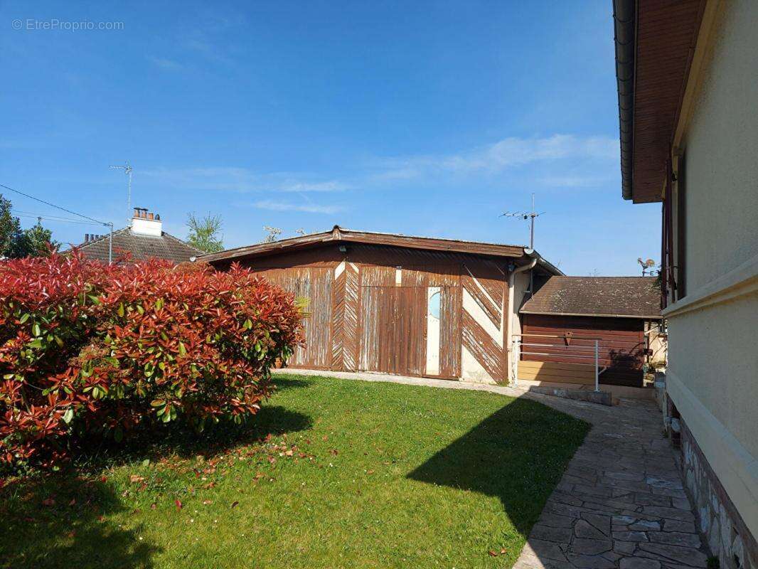 Maison à SAINT-ETIENNE-DU-ROUVRAY