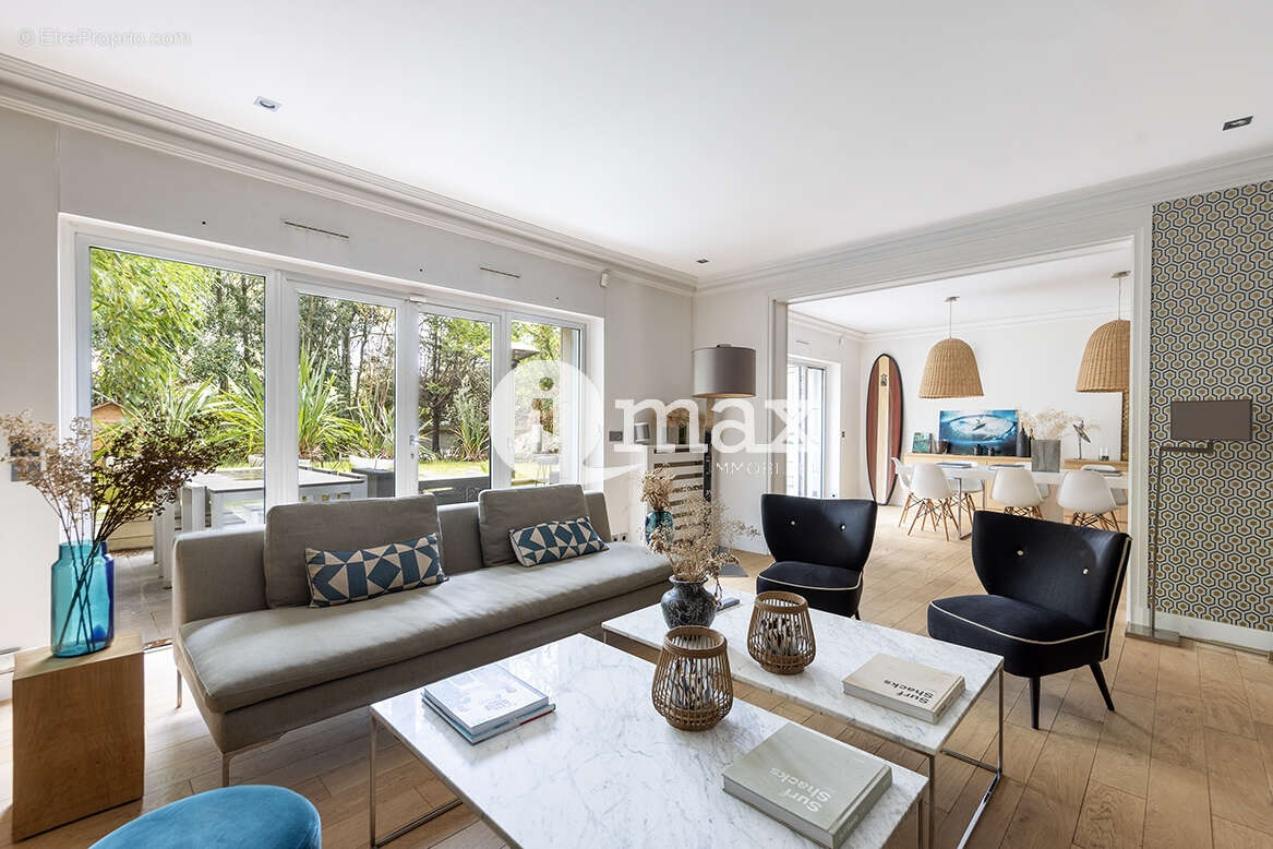 Appartement à NEUILLY-SUR-SEINE