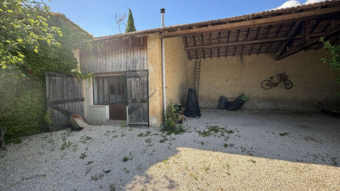 Maison à CAMARET-SUR-AIGUES