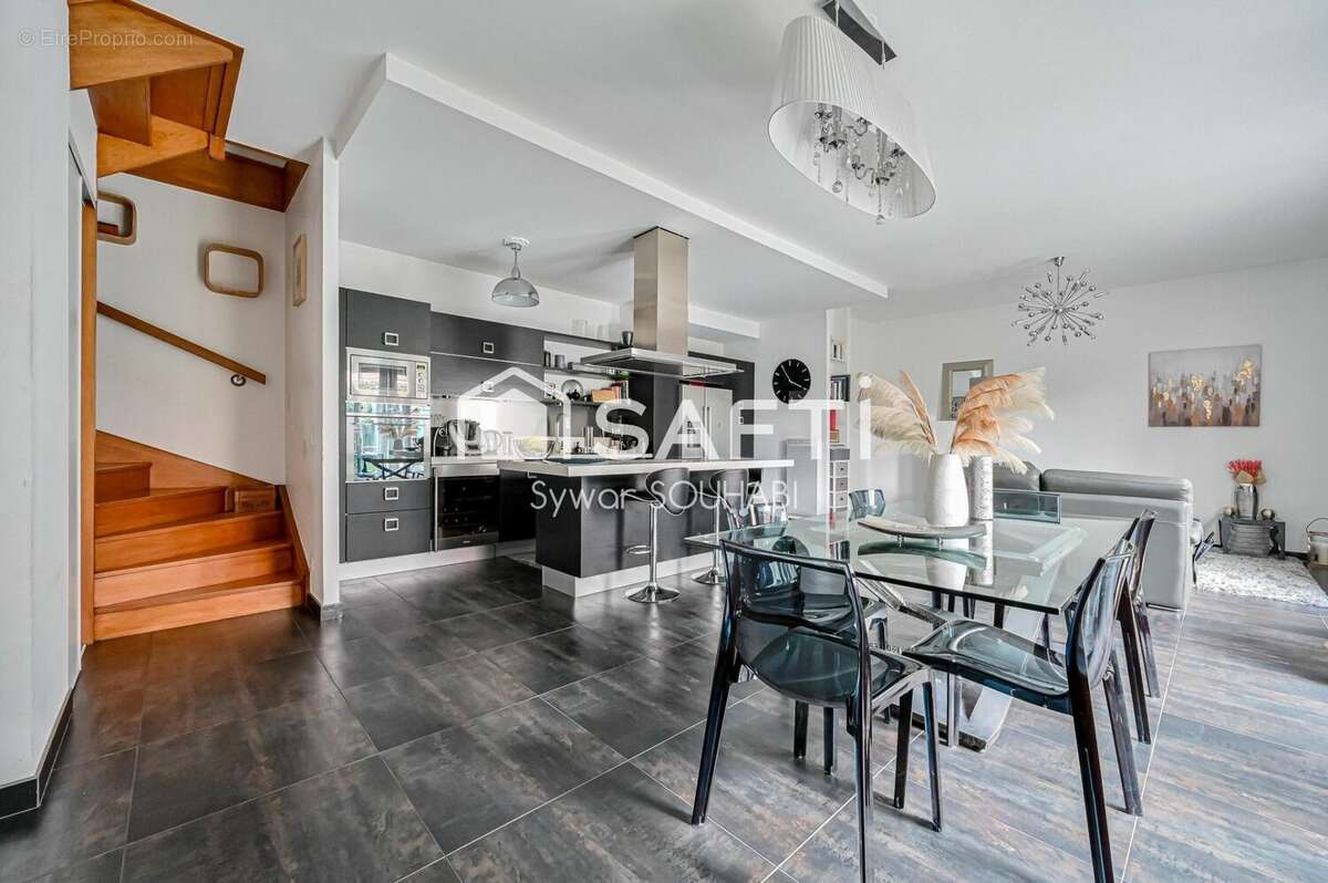 Photo 2 - Maison à NANTERRE