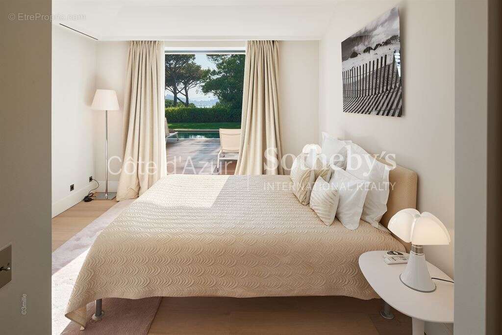 Luxueuse villa face à la mer - Les Parcs de Saint Tropez. - photo 13