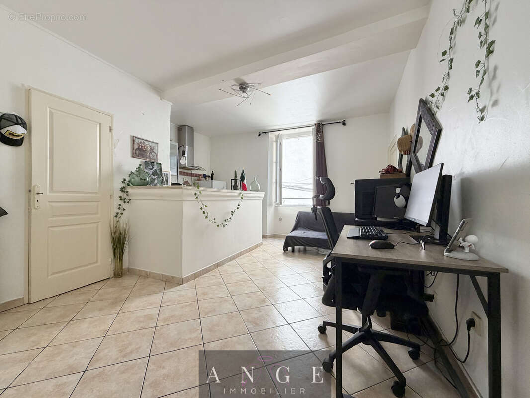 Appartement à SOLLIES-TOUCAS