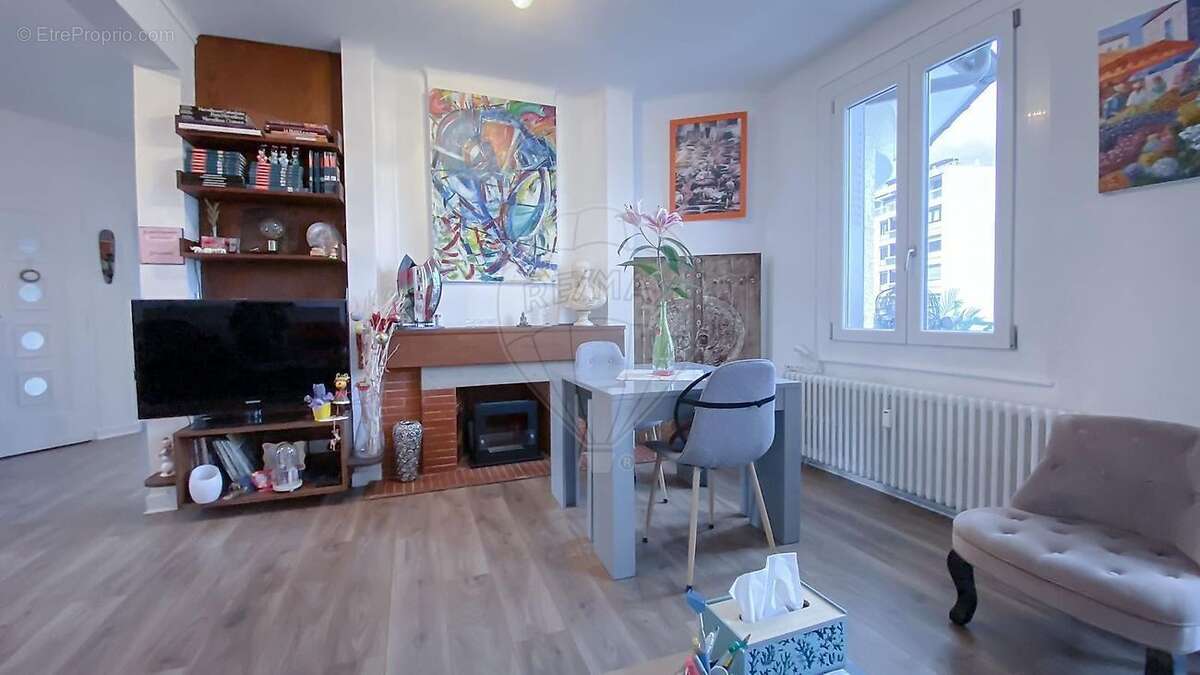 Appartement à ETREMBIERES