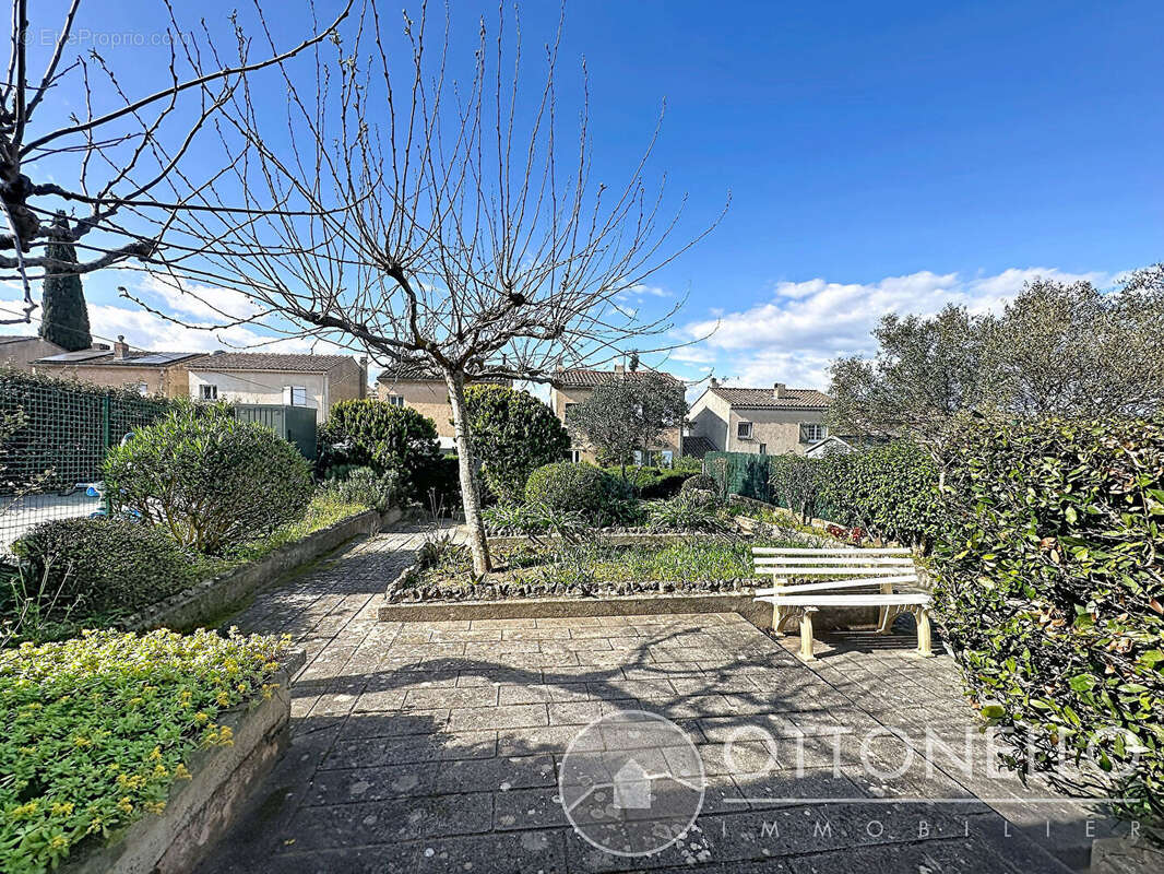 Maison à ROQUEBRUNE-SUR-ARGENS
