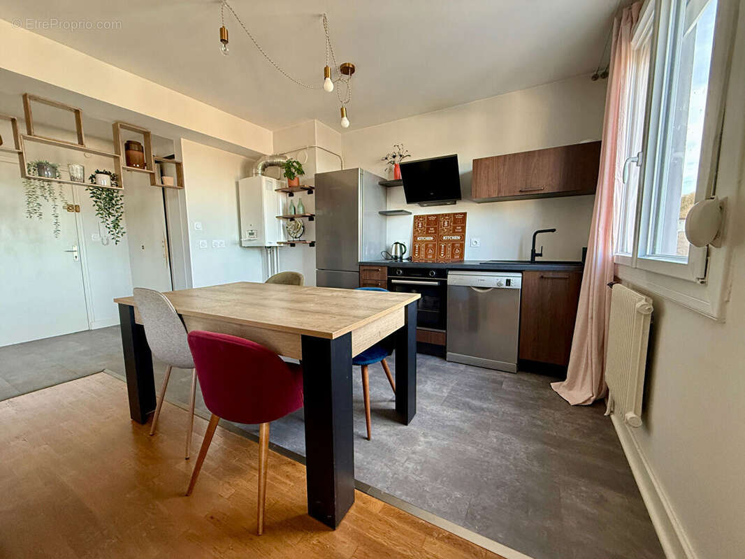 Appartement à MONTMOROT