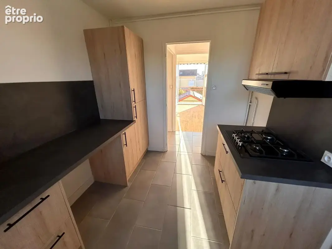 Appartement 3 pièces 52 m² à vendre à Roanne (42300) - photo 2