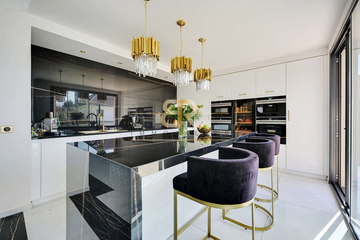 Maison à CHENNEVIERES-SUR-MARNE