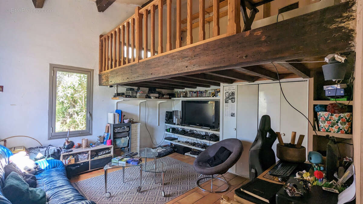 Maison à LE REVEST-LES-EAUX