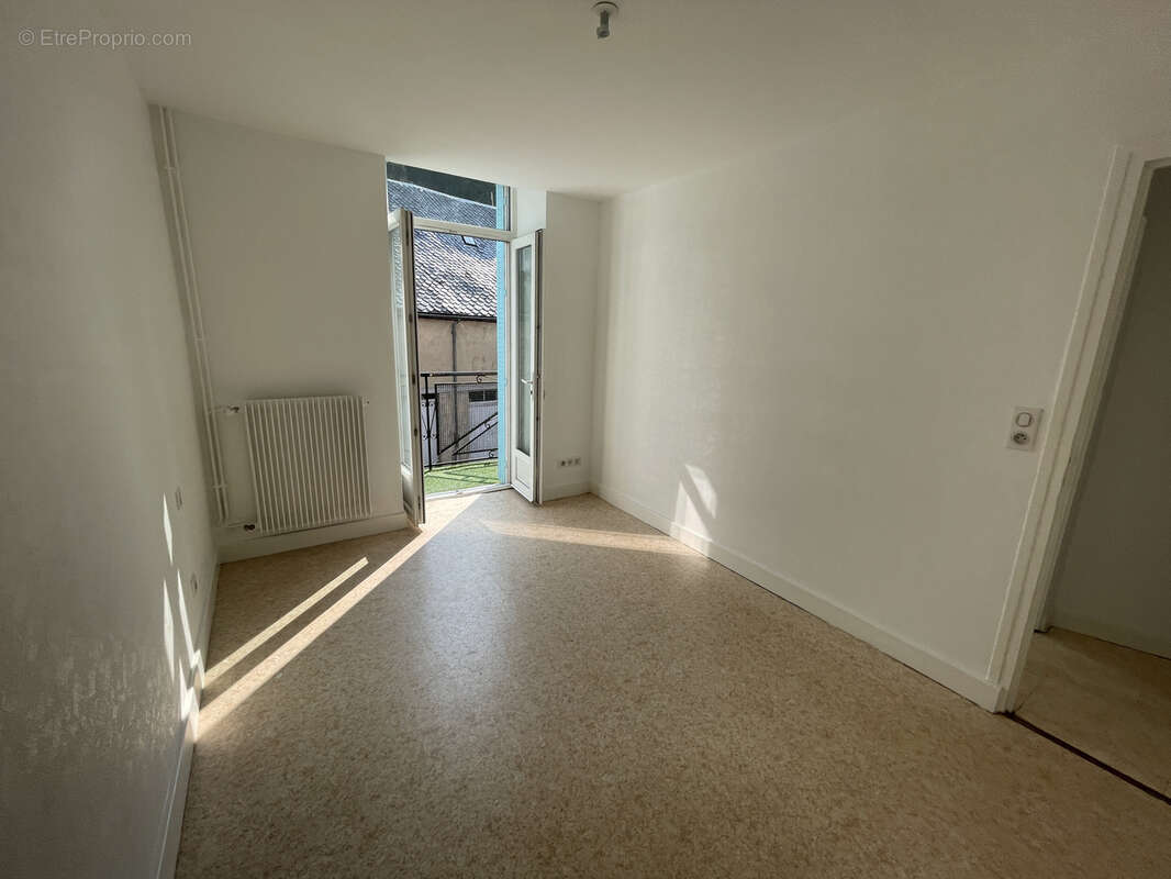 Appartement à ROCHEFORT-MONTAGNE