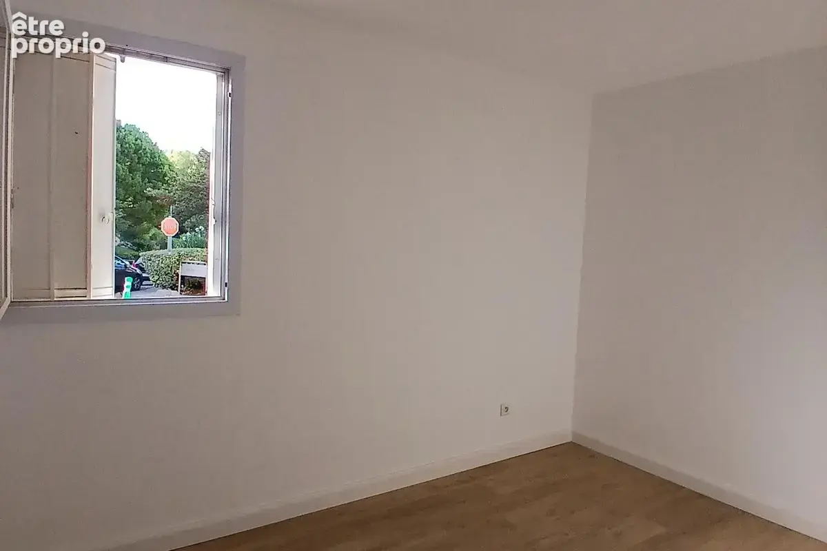 T5 E02660029L - Dans petite copropriété spacieux T5 de 98m² avec jardin de 93m² proche calanques - photo 8