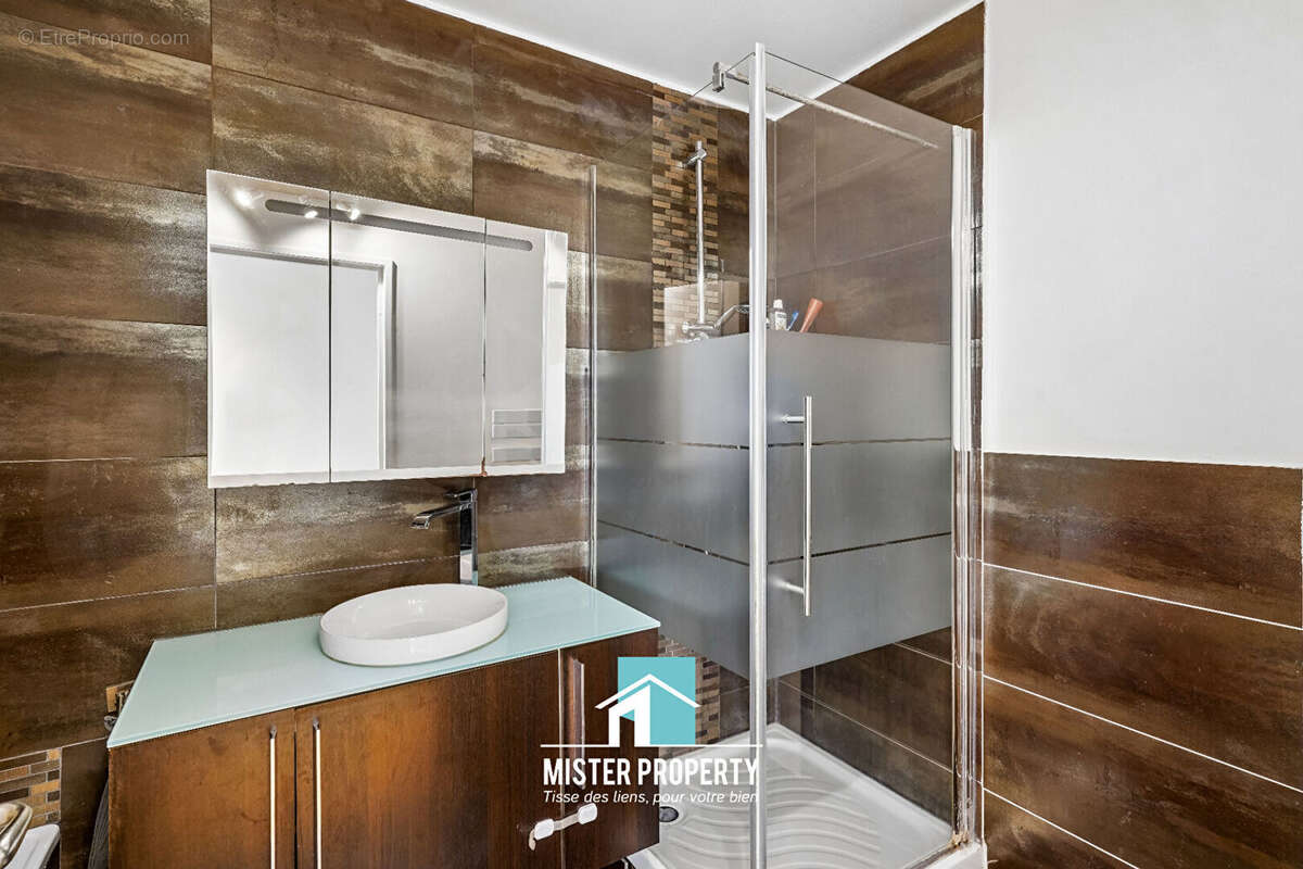 Appartement à LEVALLOIS-PERRET