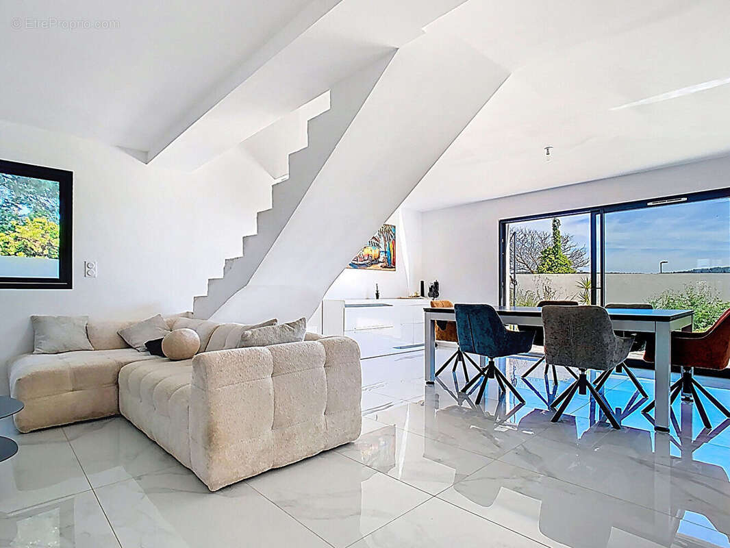 Maison à LA FARE-LES-OLIVIERS