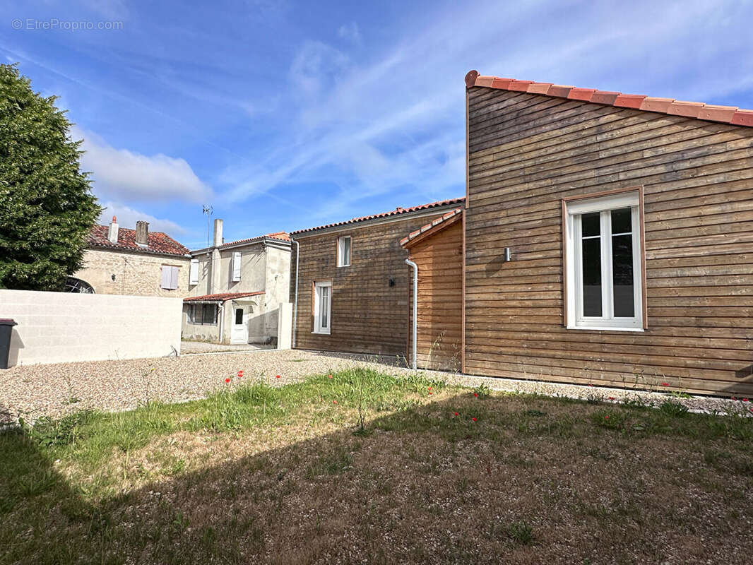 Maison entièrement rénovée - 4 chambres - Jardin à L'Isle-d'Espagnac - photo 4