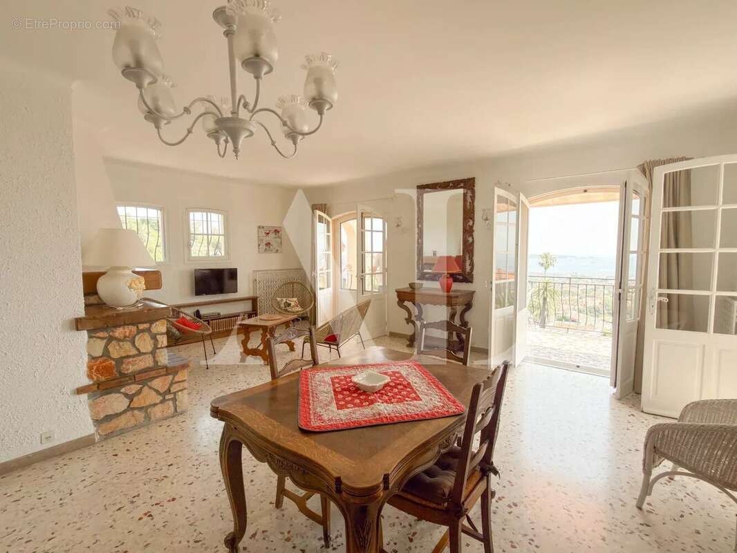 Maison à VALLAURIS