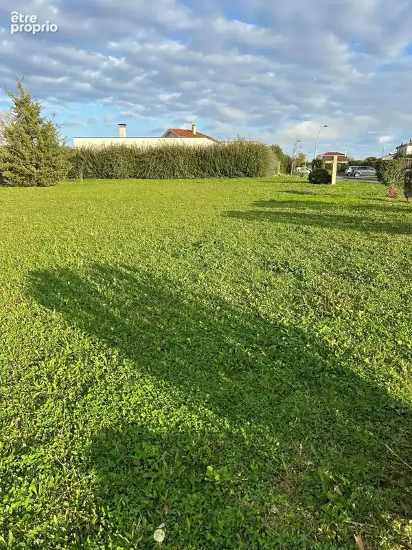Terrain à SAINT-JEAN-DE-BOURNAY