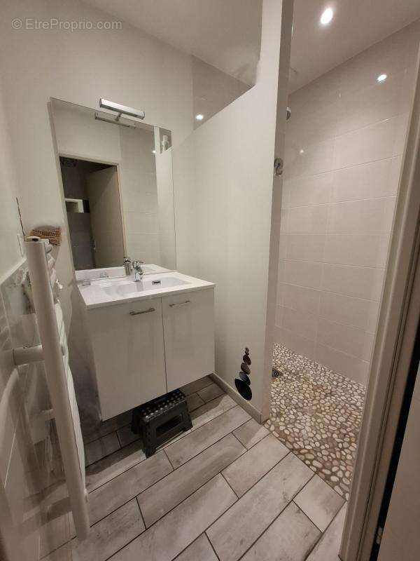 Maison à vendre - 5 chambres - 119 m² habitables + 150 m² dépendances - Fort potentiel locatif - 299 000 € - Saint-Maurice (6327 - photo 13