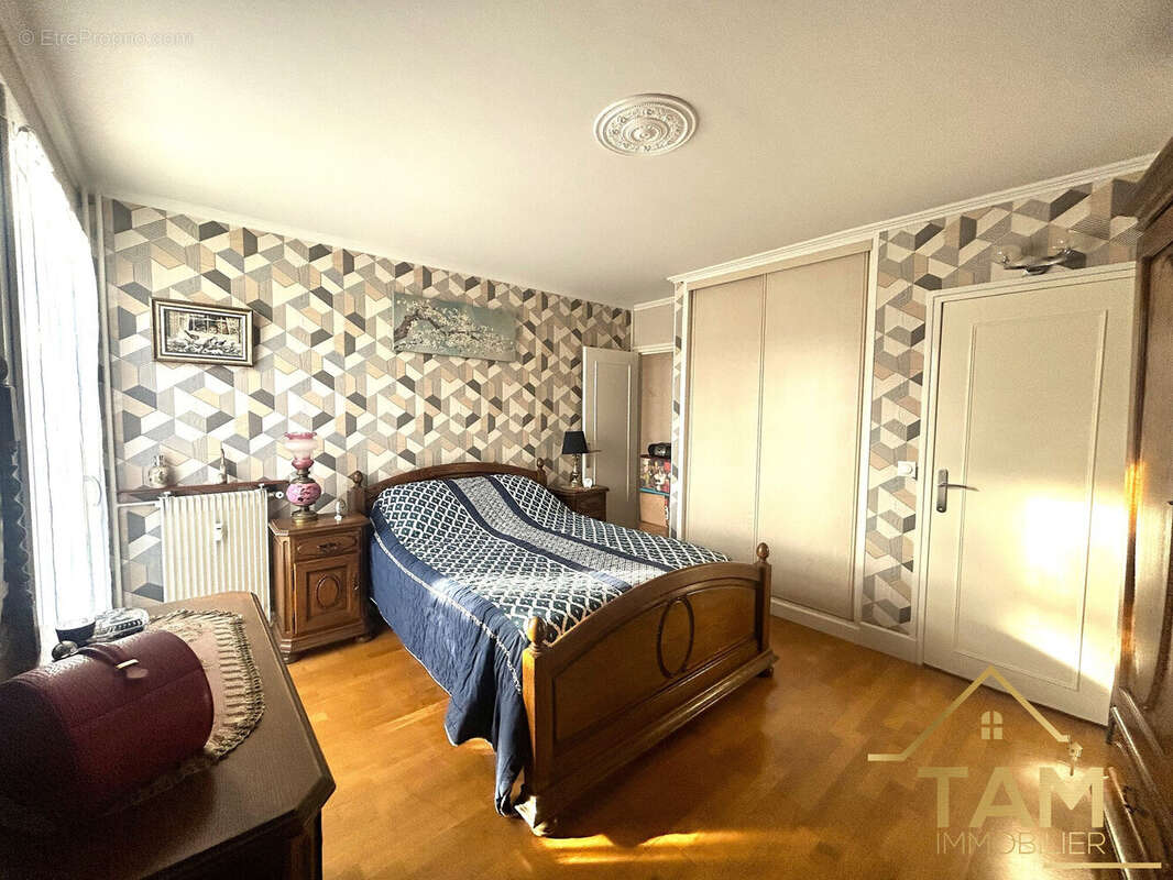 Appartement à LES CLAYES-SOUS-BOIS