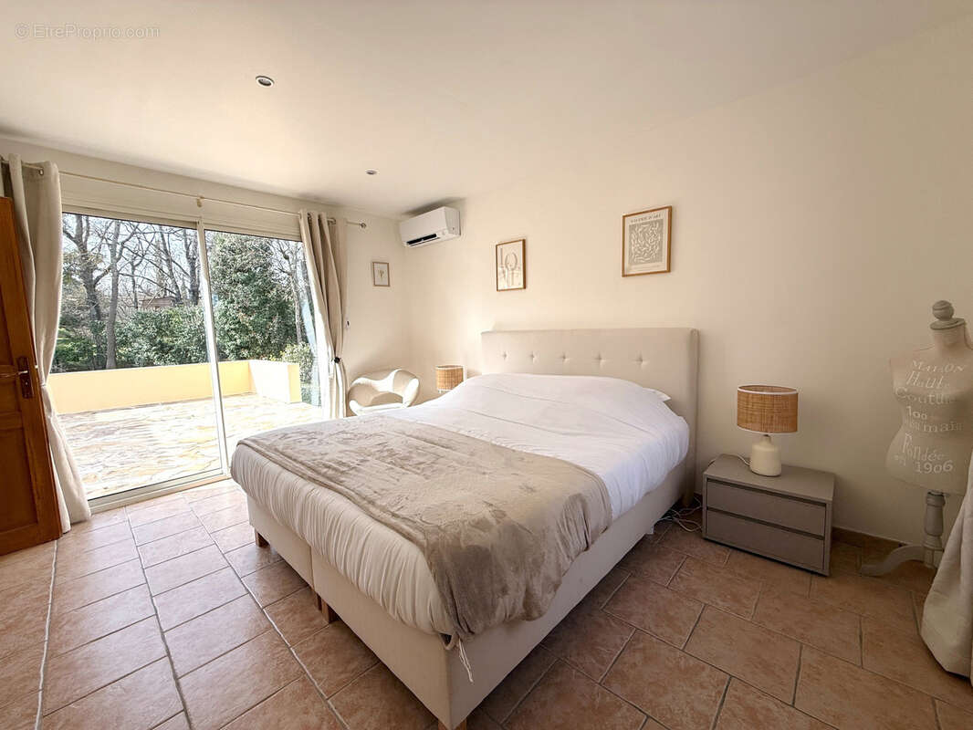 Maison à BAGNOLS-EN-FORET