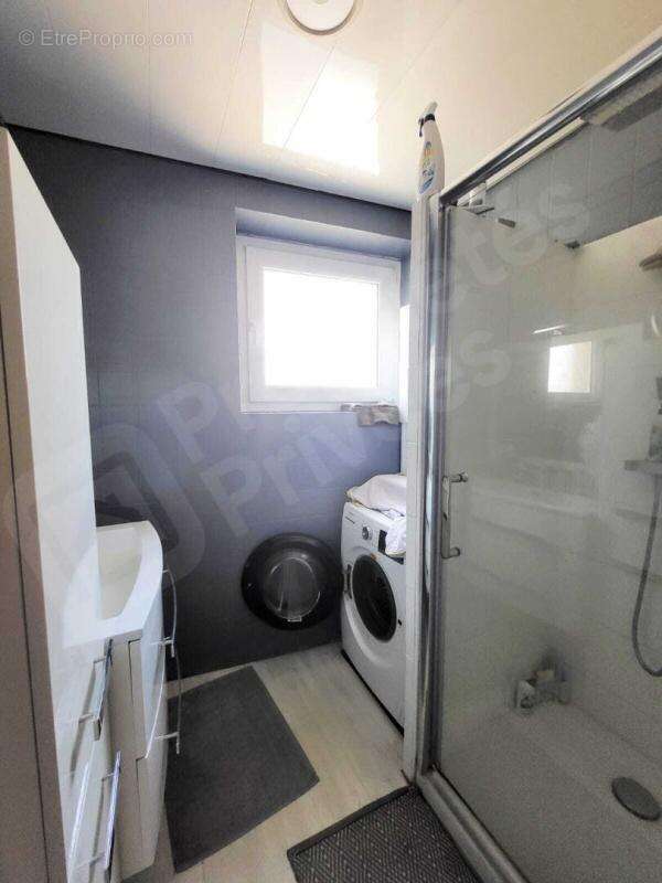 Maison plan-pied, 3 pièces, double garage et cour - photo 8