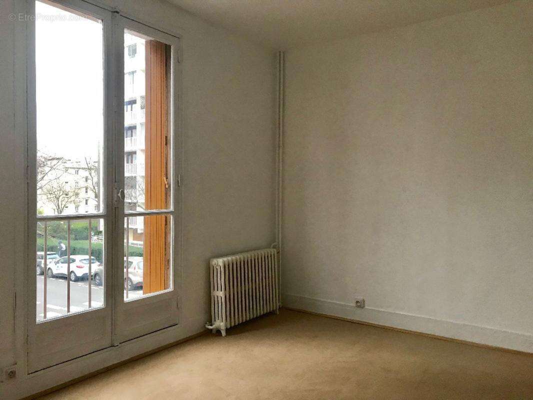 Appartement à CHARENTON-LE-PONT