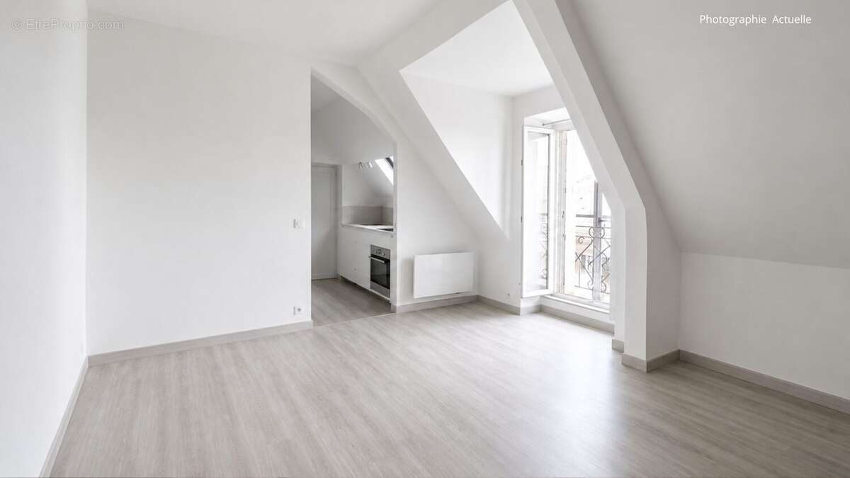 Appartement 30 m² à Saint-Etienne-De-Montluc  - photo 2