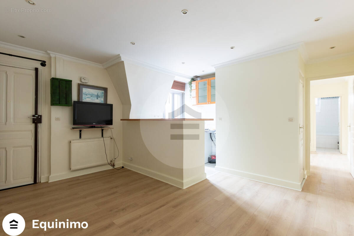 Appartement à NEUILLY-SUR-SEINE