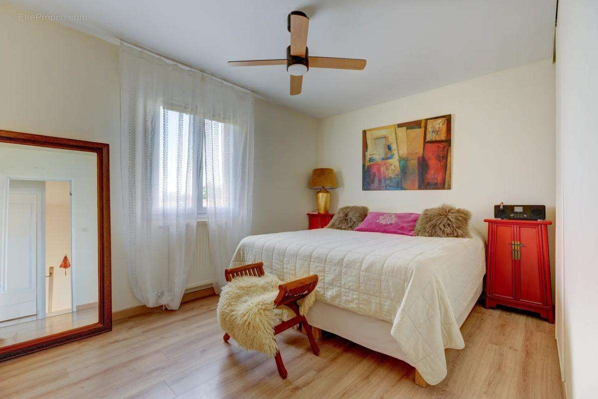 Maison de 4 pièces de 112 m² à Décines-Charpieu - photo 7