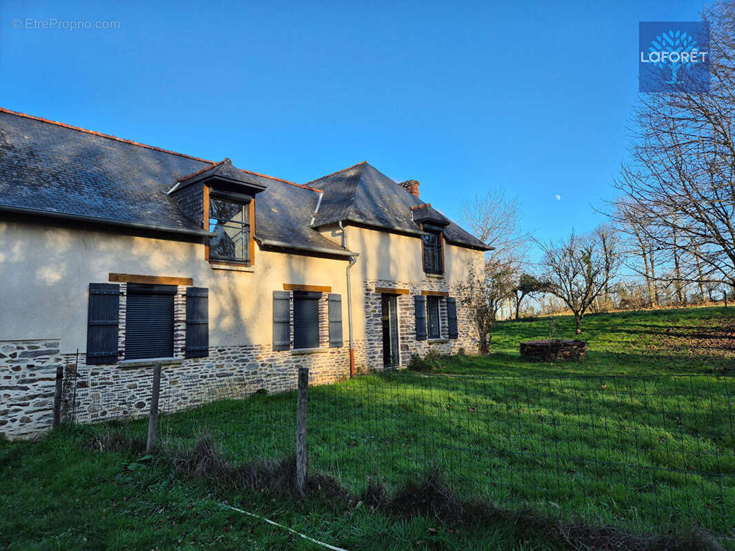 Maison à SAINT-ERBLON