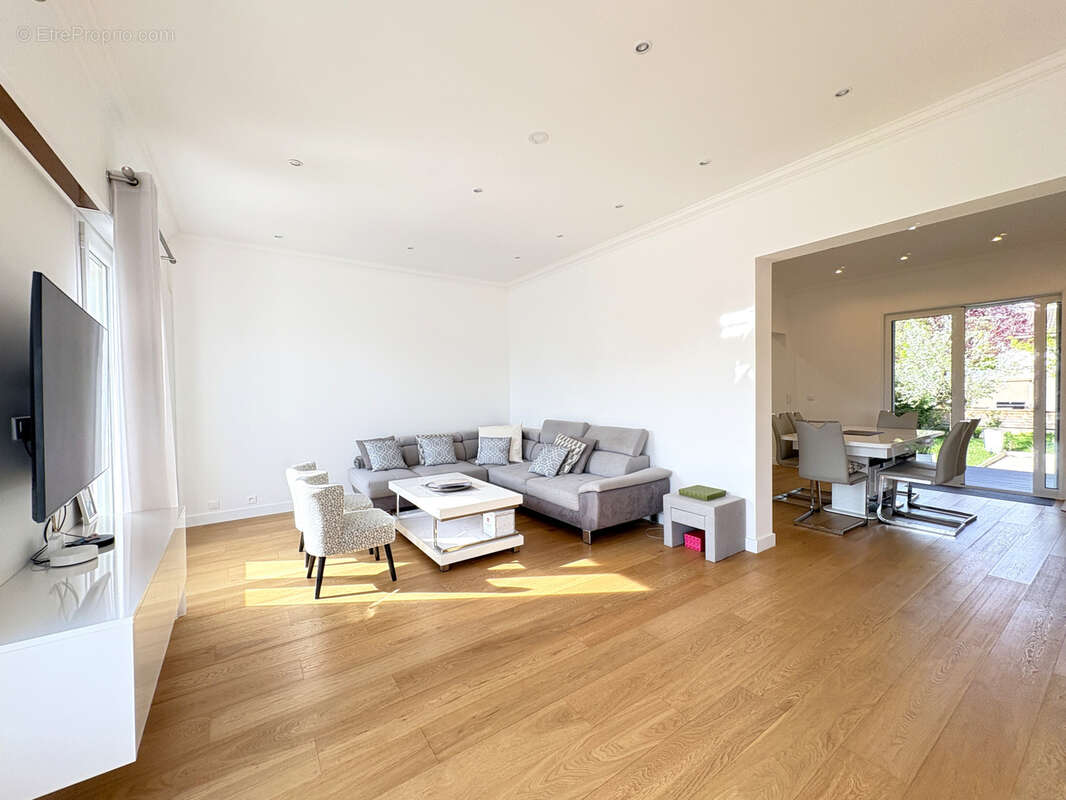 Maison à CHENNEVIERES-SUR-MARNE