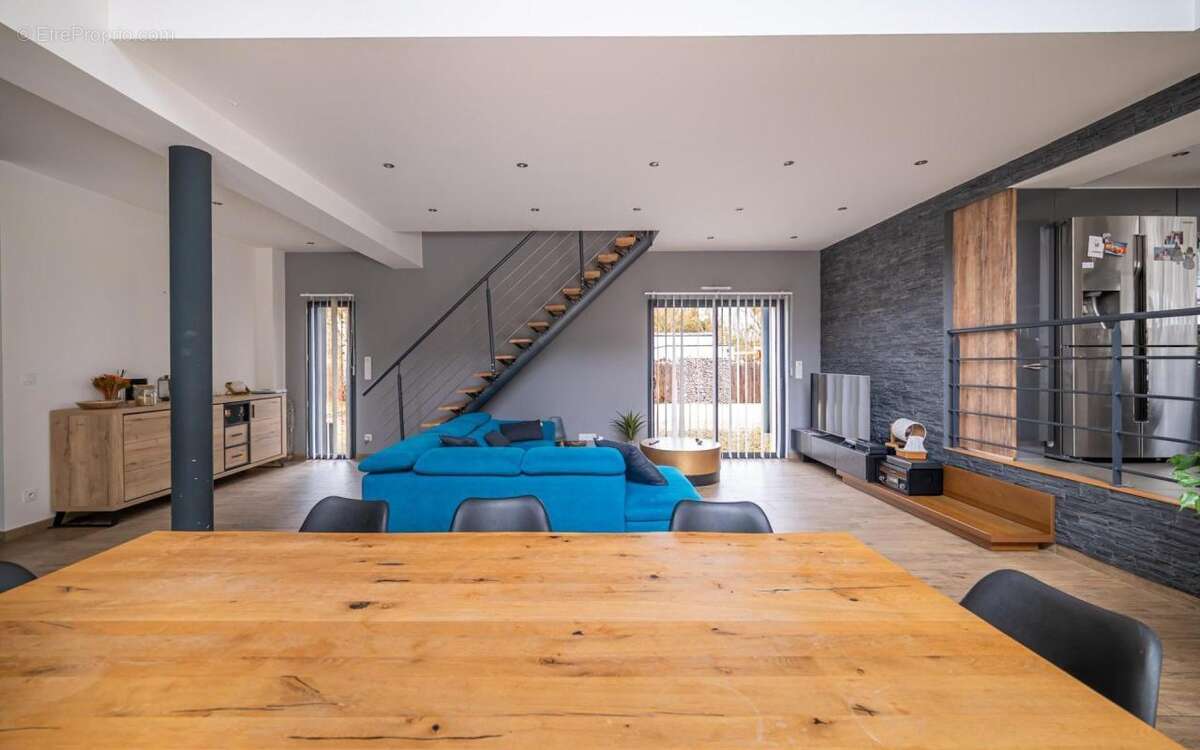 Maison comtemporaine 206m²- piscine - double garage - jardin - photo 3