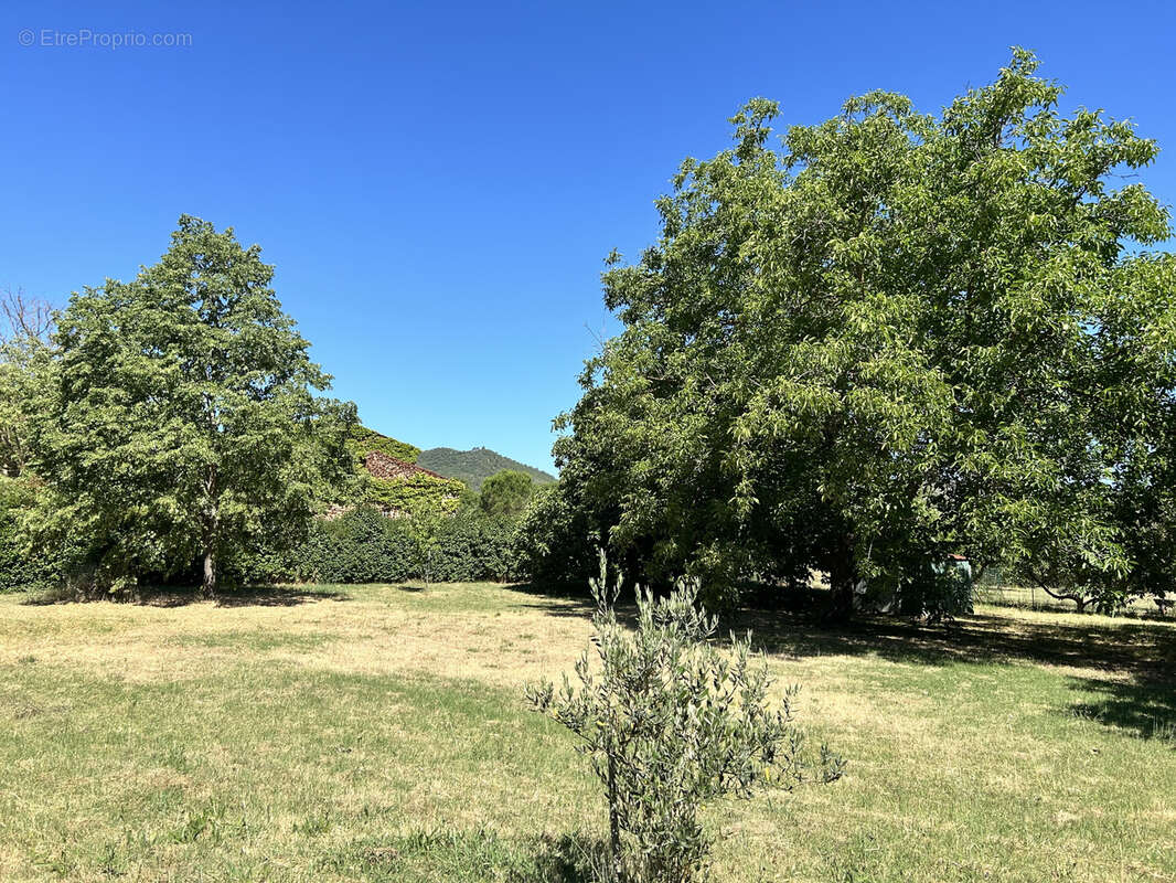 Terrain à LE VAL