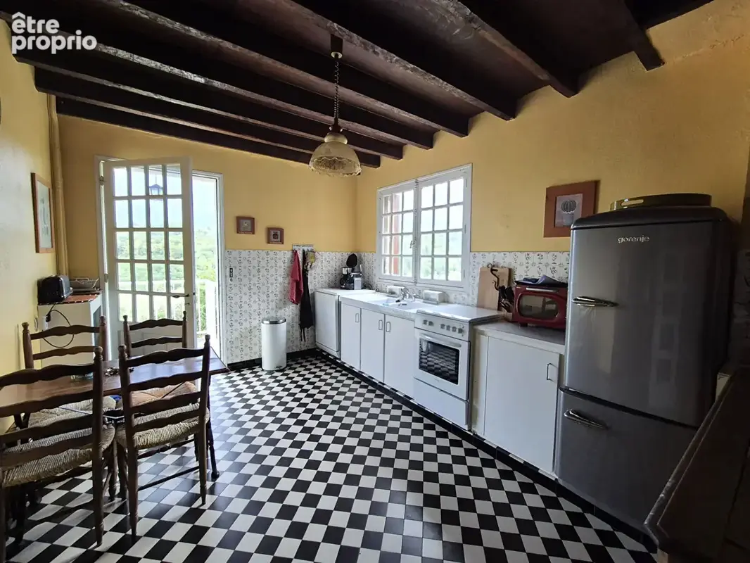 CORRÈZE. Proche d'ARGENTAT. Maison de campagne comprenant 4 chambres, une maison attenante à rénover, une dépendance et un terra - photo 10