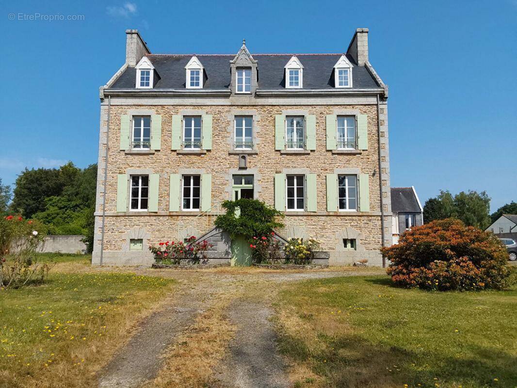 Maison à MAEL-CARHAIX