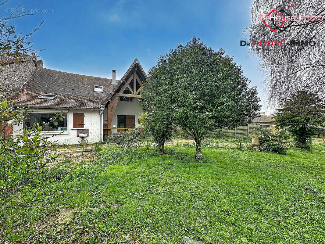 Maison à SAINT-SAUD-LACOUSSIERE