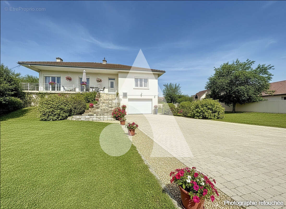 Maison à CHAMPFORGEUIL