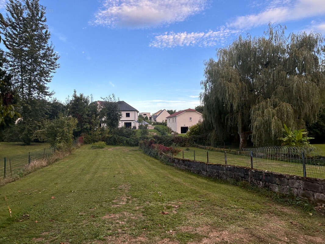Terrain à MISEREY-SALINES