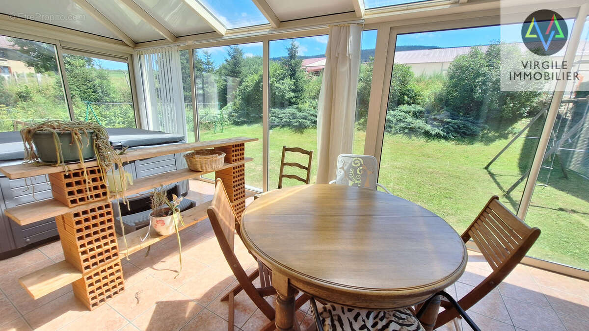 Bien rare aux Longevilles-Mont-d'Or: Maison familiale sur plus de 900 m2 de terrain - photo 2