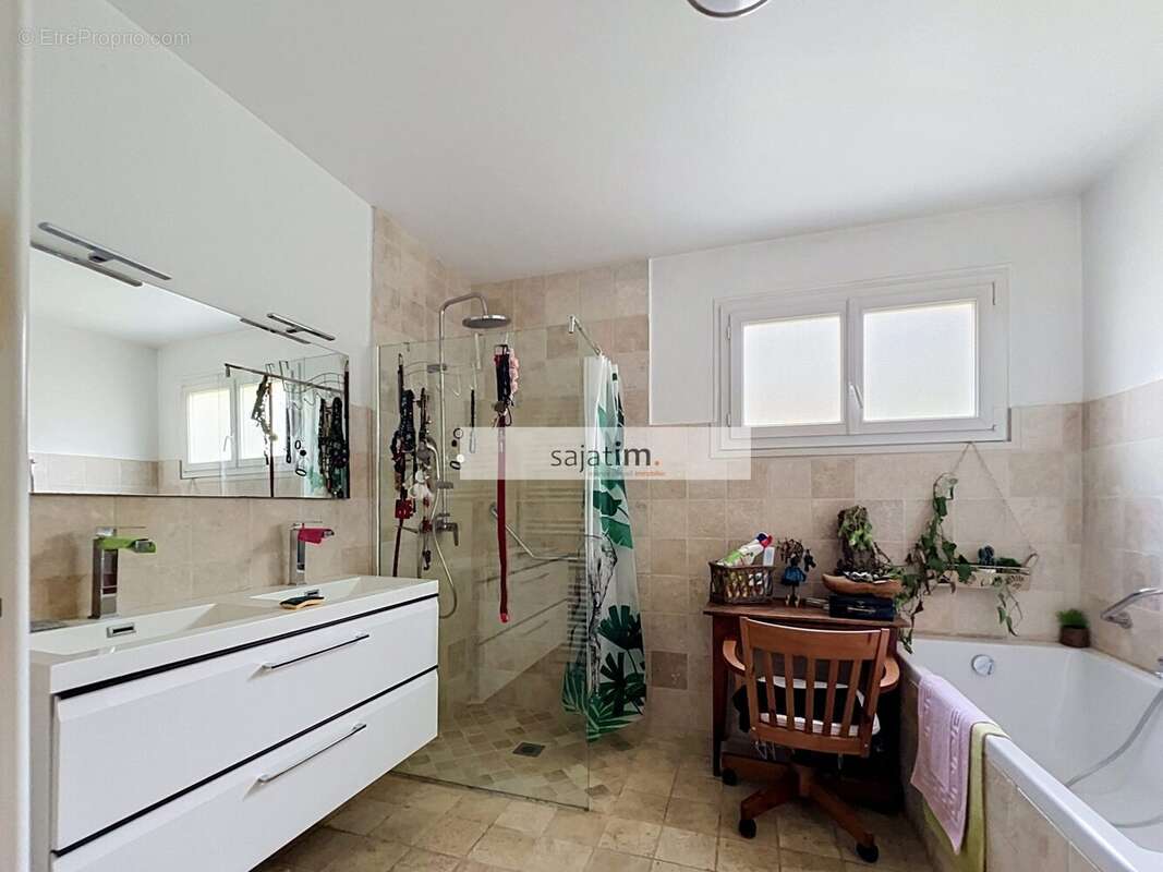 Maison 166 m² à Six-Fours-Les-Plages  - photo 8