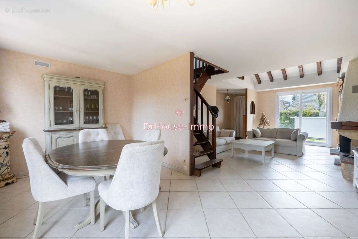 Maison à MAREIL-SUR-MAULDRE