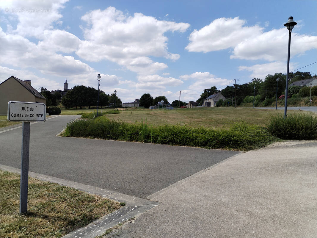 Terrain à MONTAUTOUR