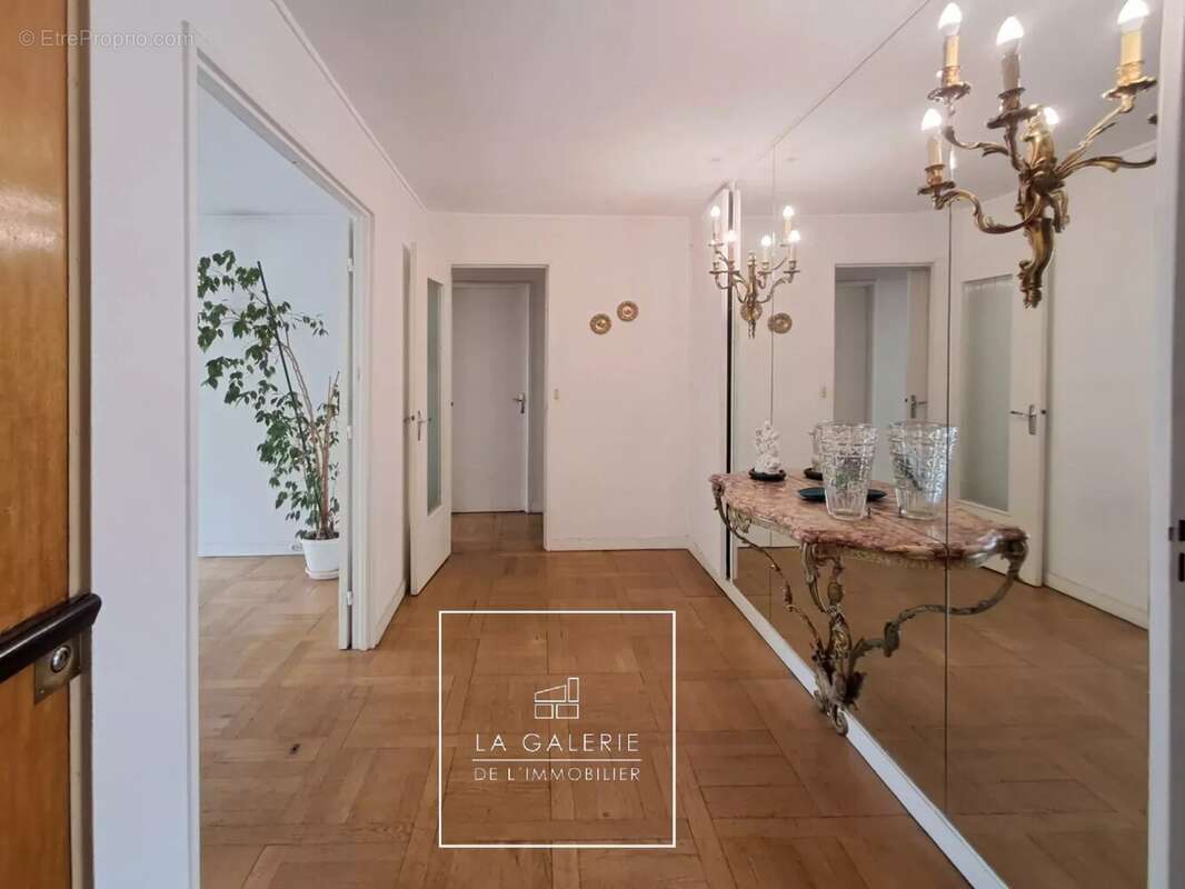 APPARTEMENT A VENDRE T5  La Muette, idéalement situé avec parking et cave. - photo 8