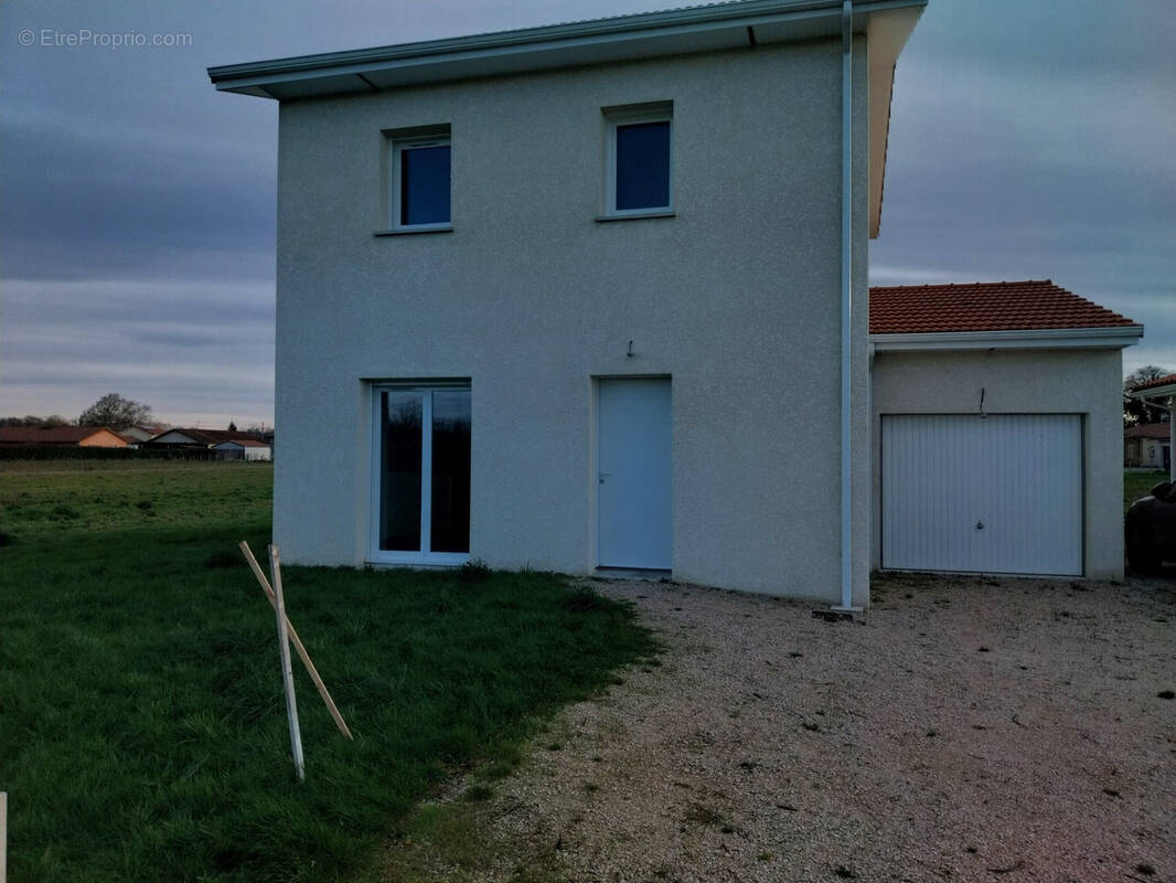 Maison à CRAS-SUR-REYSSOUZE