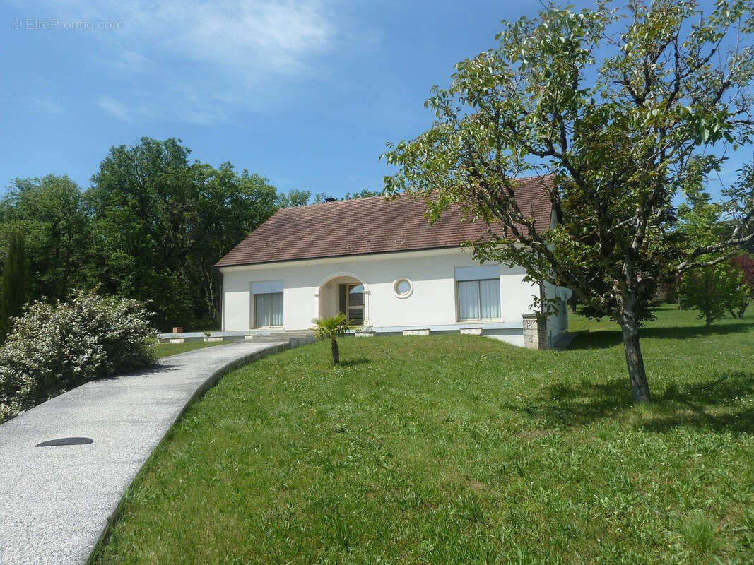 Maison à MONTGESTY