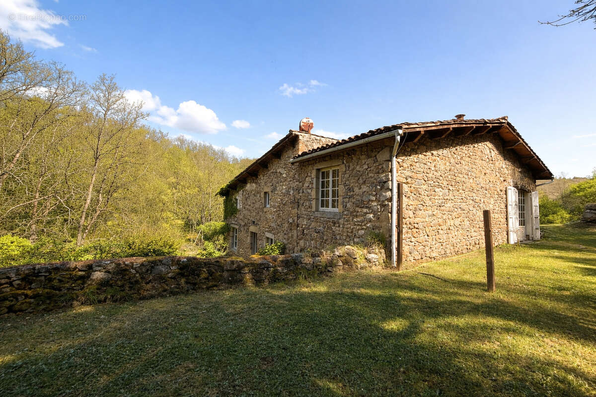 Maison à MACLAS