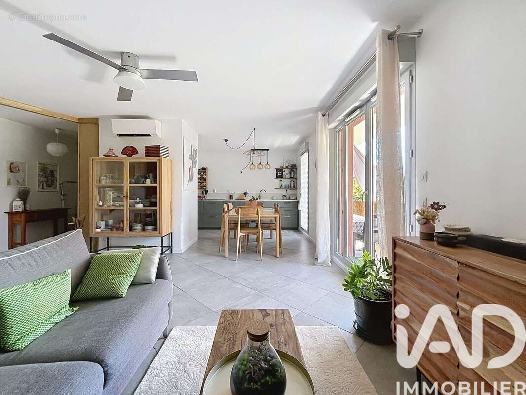 Photo 2 - Appartement à COLLONGES-AU-MONT-D'OR